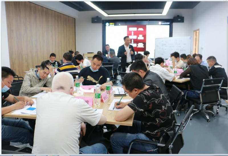 導(dǎo)師輔導(dǎo)學(xué)員完成課題