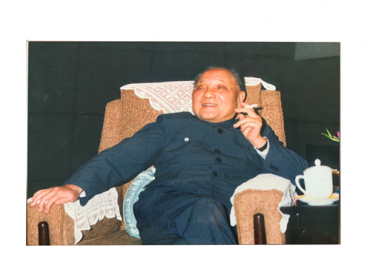 小平故里文創(chuàng)產(chǎn)品-小平像水晶擺件